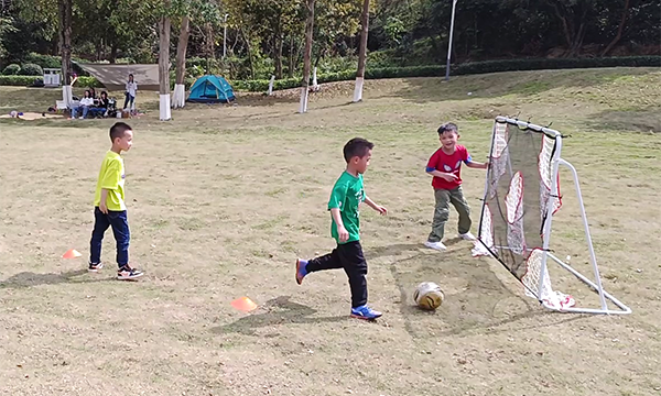 How to let you children being fond of soccer